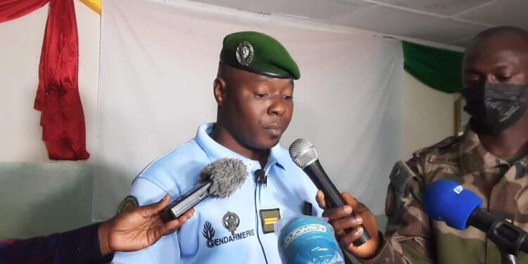 Sécurité: protection des personnes vulnérables, les officiers et sous officiers  outillés