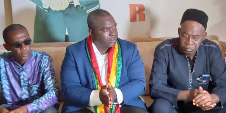 Les militants du parti PUR réclament  leur agrément