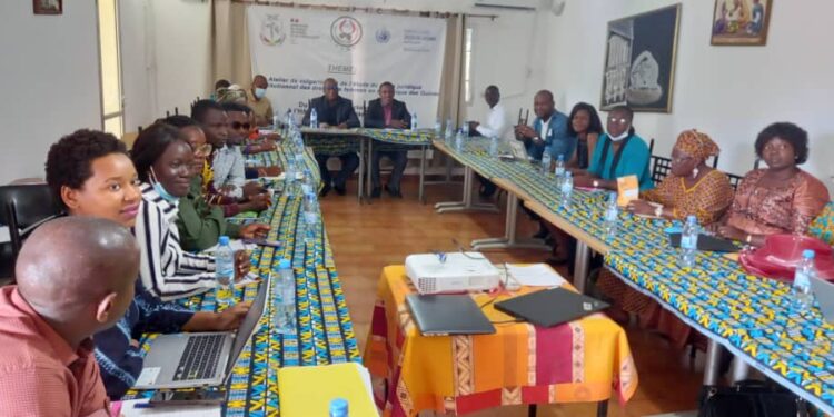 Respect des droits de l’homme : un atelier de vulgarisation d’une étude sur le cadre juridique des droits des femmes s’ouvre à Conakry