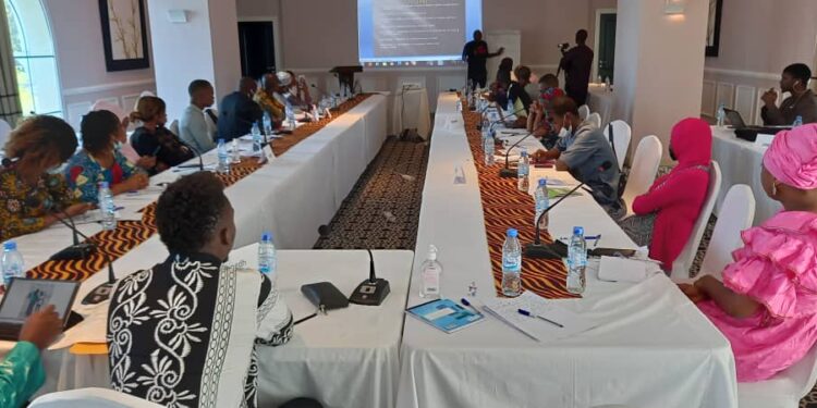 Une quarantaine de journalistes et hommes de culture outillés en vulgarisation de l’étude du cadre juridique et institutionnel des droits des femmes en Guinée