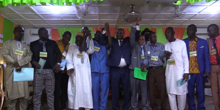 Guinée: des partis politiques sans poids signent des alliances avec le PEDN  