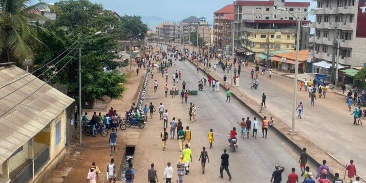 DEUXIEME JOURNEE DE MANIFESTATIONS DE FORCES VIVES DE GUINEE : DE NOUVEAUX HEURTS SIGNALES DANS PLUSIEURS ENDROITS DE LA CAPITALE