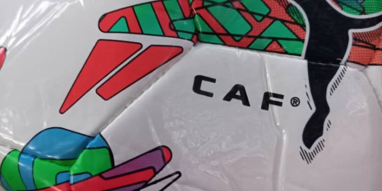 Football – école : Bouba Dinah Sampil, offre gracieusement 40 ballons  aux équipes scolaires